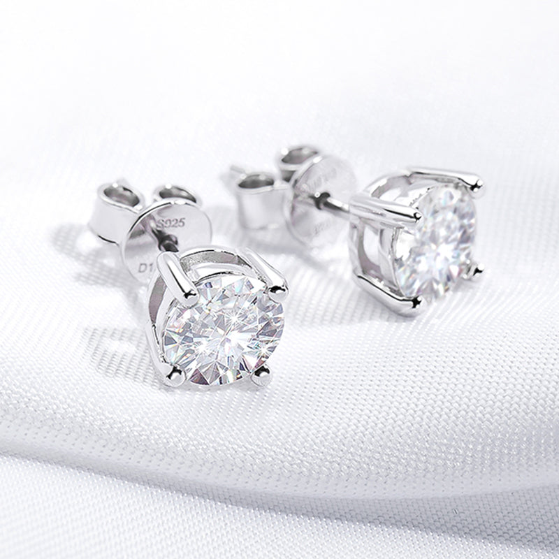 Beautiful elegant moissanite factory-made diamonds from 0.5 carats to 2 carats.