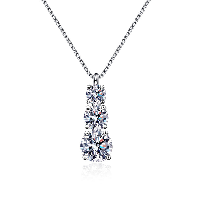 Three wonderful moissanite diamonds in this beautiful and elegant necklace.